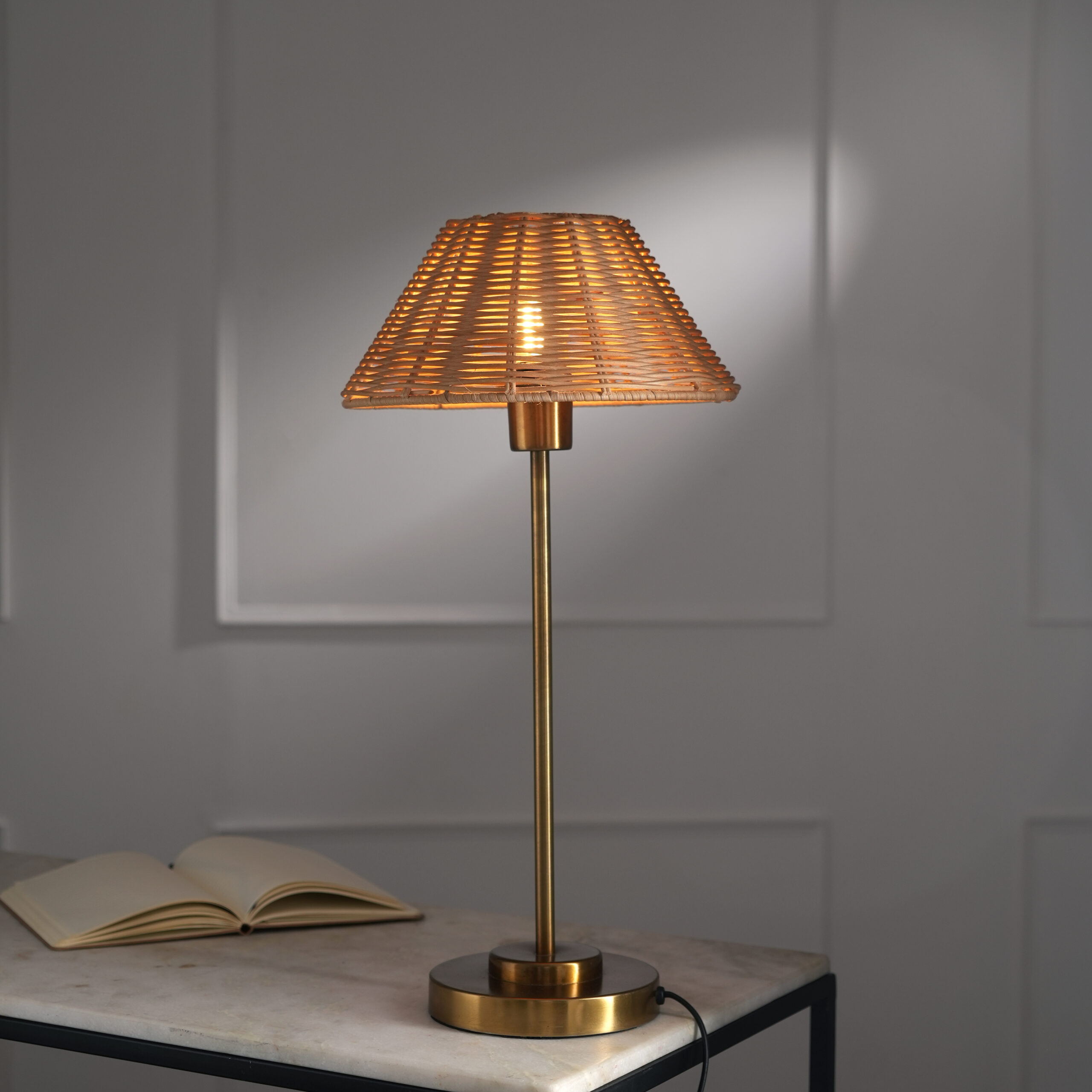 Inmark Rattan Lamp